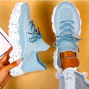 Viral sneakers on TikTok, unworn, in original package, acc. bought two pairs